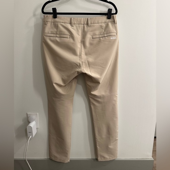 Like New Boss Men’s Commuter Slim Fit Pants in Medium Beige, size: 32R - Picture 2 of 4